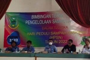 Sosialisasi pengelolaan bank sampah.